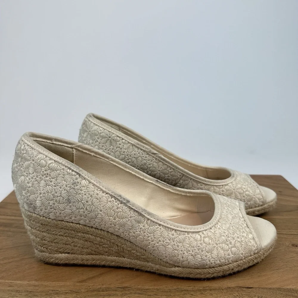 Womens Bandolino Nuri Ivory Floral Lace Espadrille Wedge Sandals‎ Size 8.5 M GUC